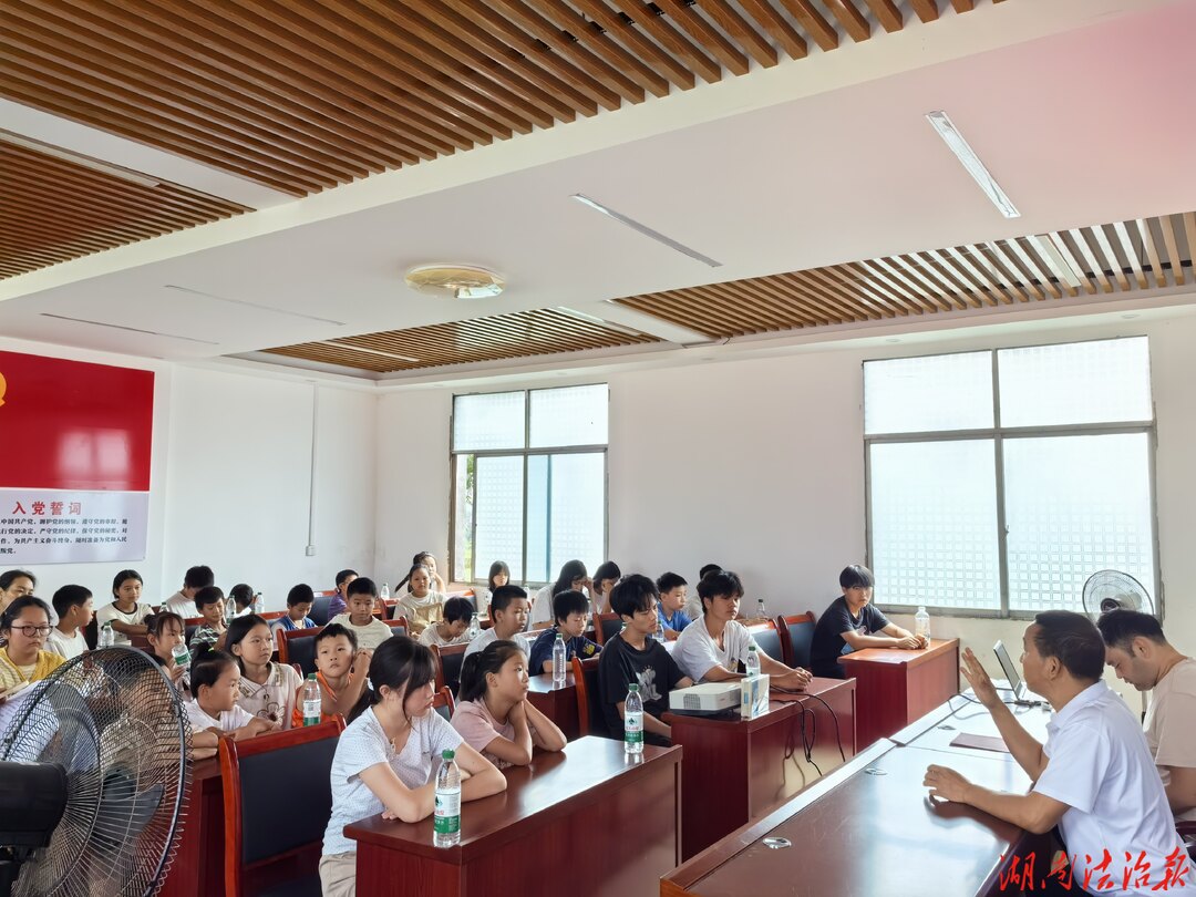 回龙圩管理区：法治宣讲进乡村 利剑护蕾润童心