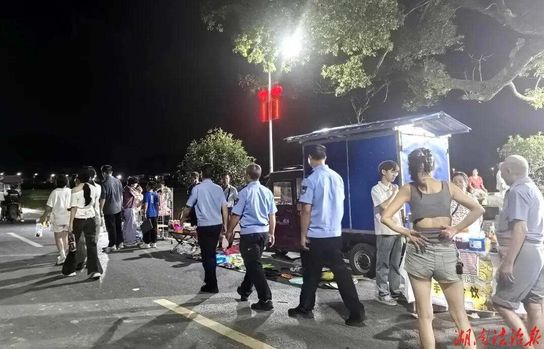 夏夜警灯常亮！隆回高平派出所夜巡助力群众寻回遗失手机