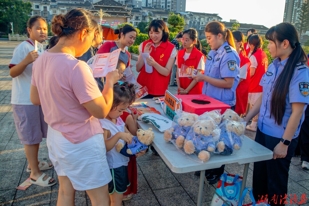 非遗添法味 文旅融普法  通道县开展大学生“送法下乡”活动