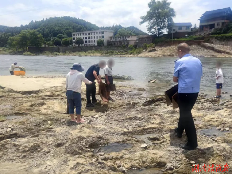 通道公安重拳整治非法淘金