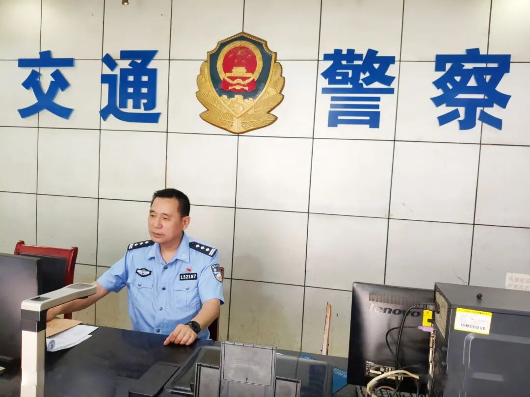 邓德辉：酷暑砺初心 实干护畅安