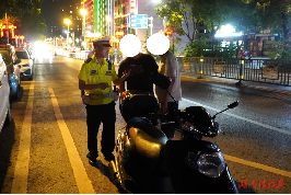 深夜亮剑治 “炸街”！新邵交警开展夜间飙车专项整治行动