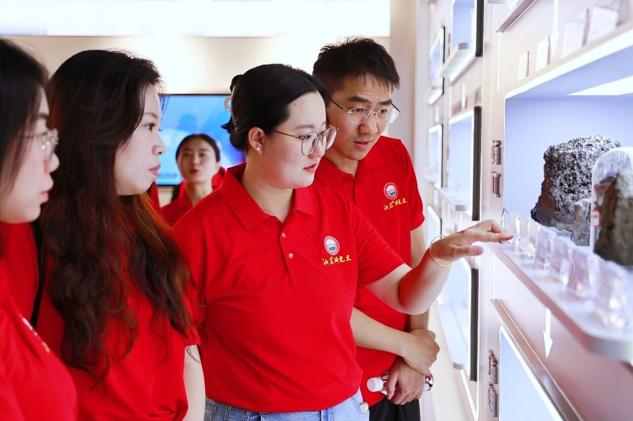 湖南农业大学马克思主义学院博士团到永州经开区观摩产业发展工作