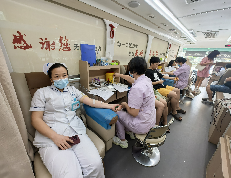 道县红十字会开展暑期无偿献血公益活动