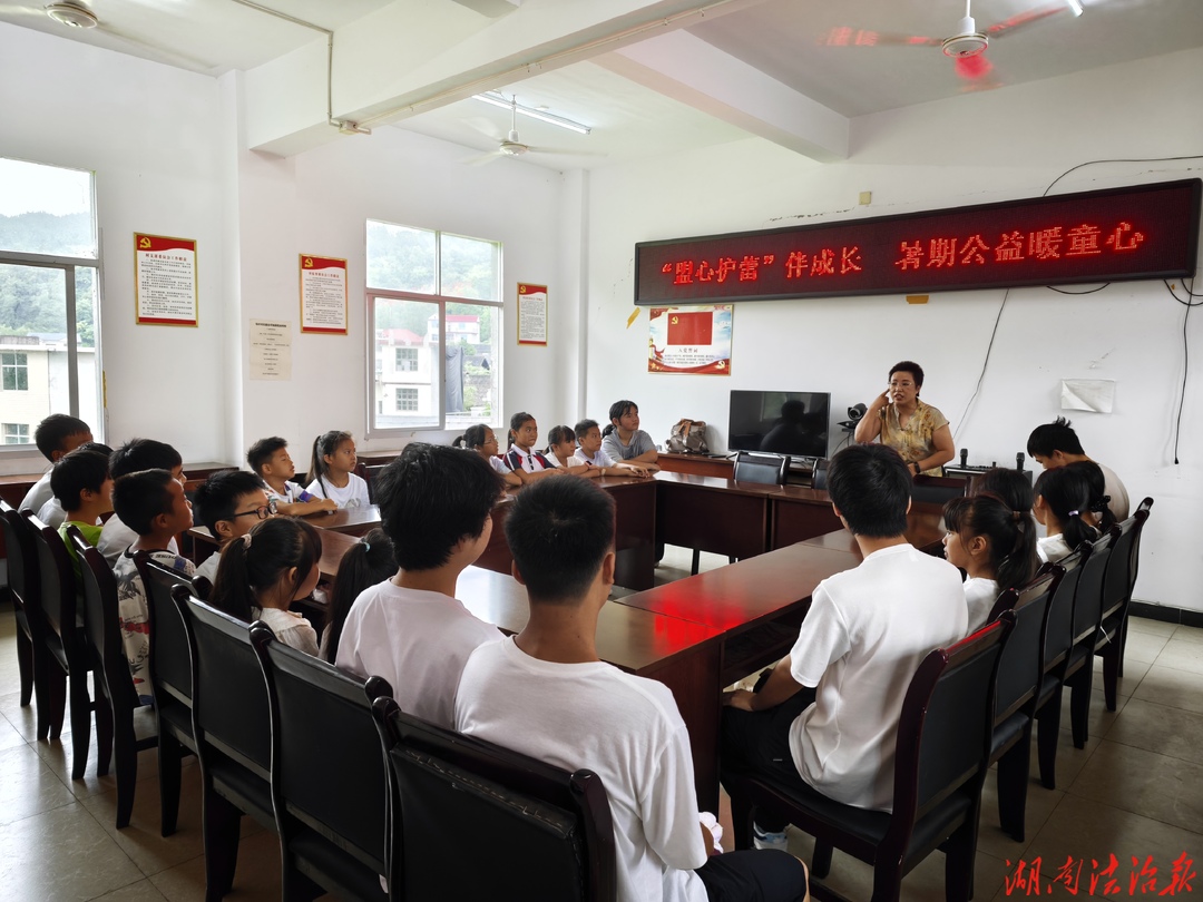 助学筑梦 同心助力乡村振兴 ——州司法局联动民盟湘西州委开展公益助学活动