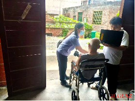 上门办证暖民心