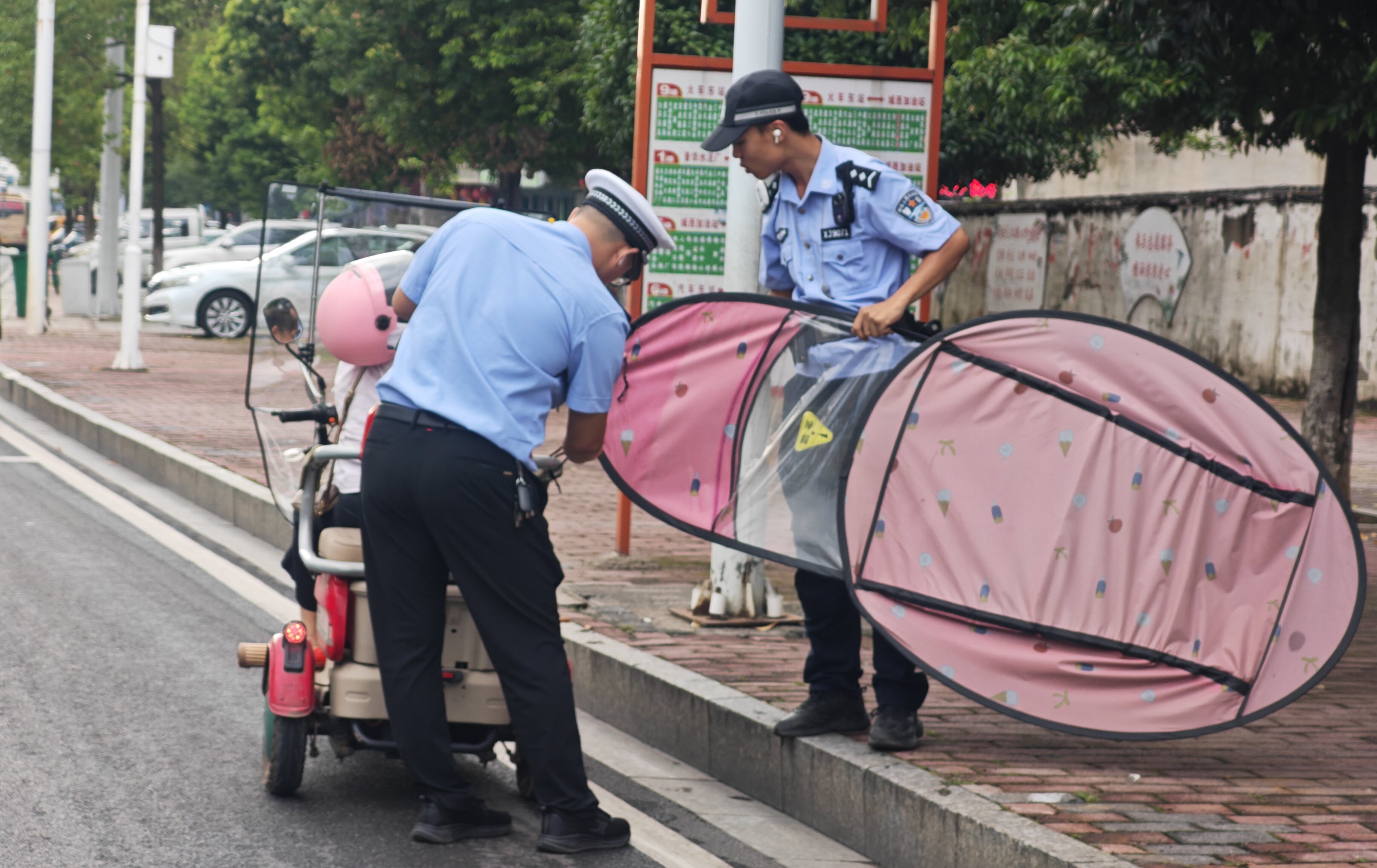 东安交警给道路“做体检” 把隐患清在事故发生前