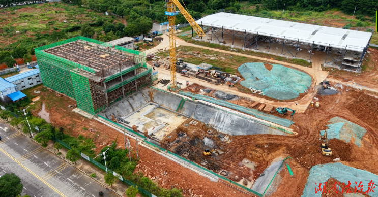 战高温 抢进度 江华汽车北站项目建设稳步推进