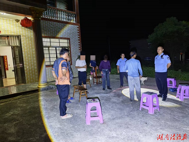警民携手化干戈真情调解促和谐