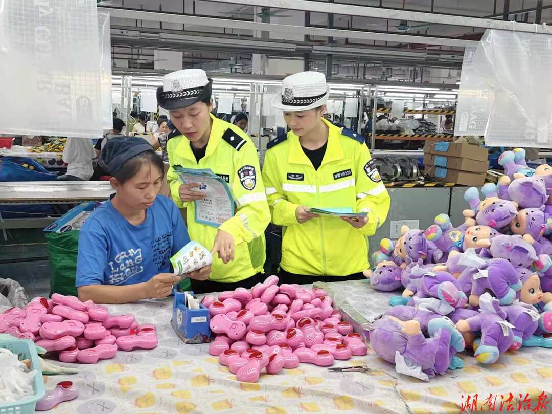 蓝山公安开展交通安全宣传 面对面宣讲筑牢源头防线