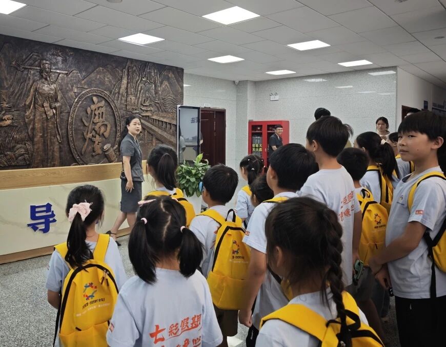 七彩假期进法院 沉浸式普法护成长——武陵源法院联合多单位开展青少年模拟法庭法治实践活动