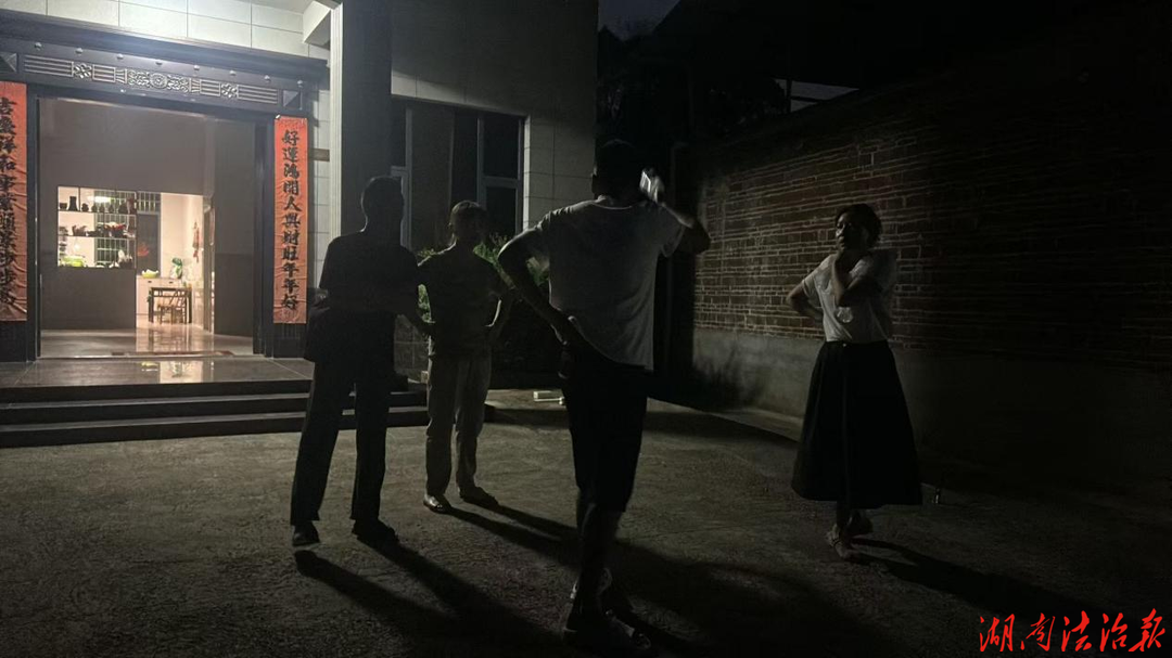 祁阳下马渡派出所驻村辅警联合村委成功调处一起邻里土地纠纷