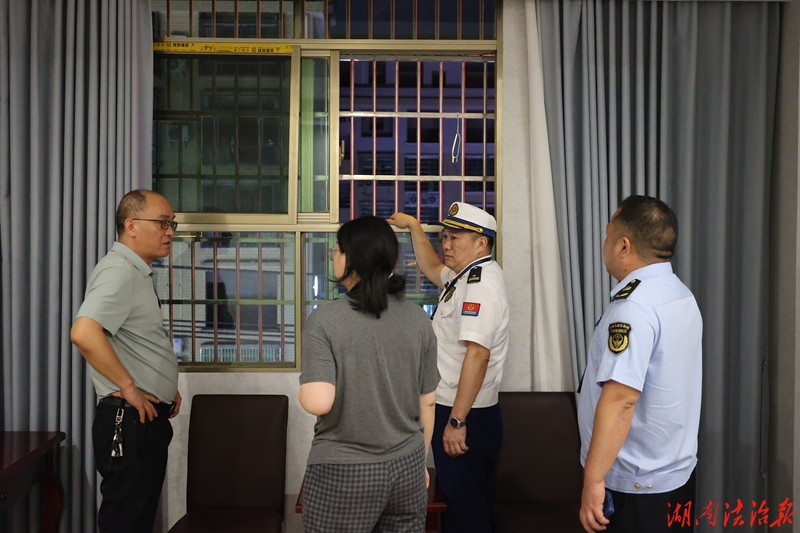 新化县上渡街道开展消防安全集中夜查 筑牢夜间安全防线