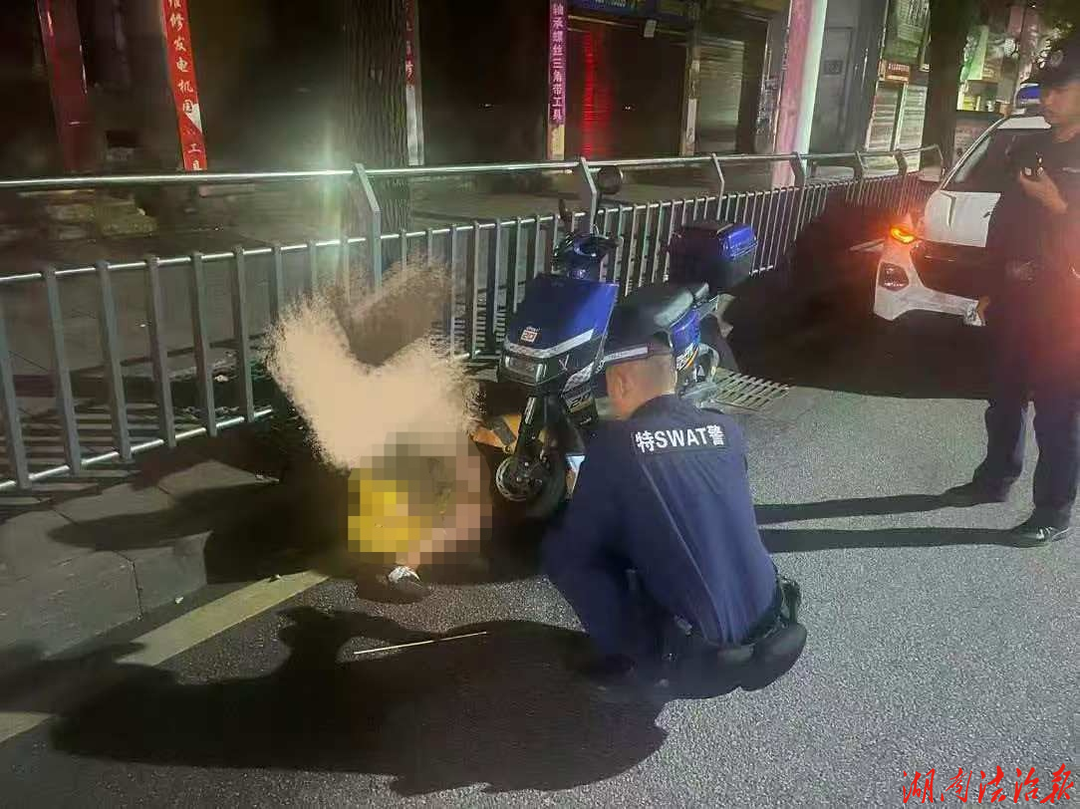 【强治理 护民安 促发展】醉酒躺卧斑马线！花垣公安暖心救助守护群众平安
