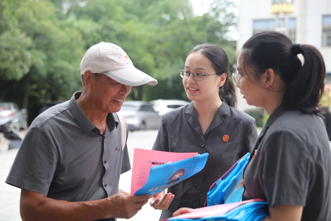 以法典之名 护绿水青山——冷水滩区法院开展生态环境法典宣传活动