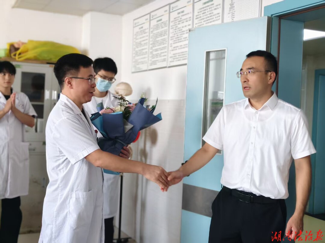 致敬医师节 | 道县县领导赴中医医院慰问一线医务工作者