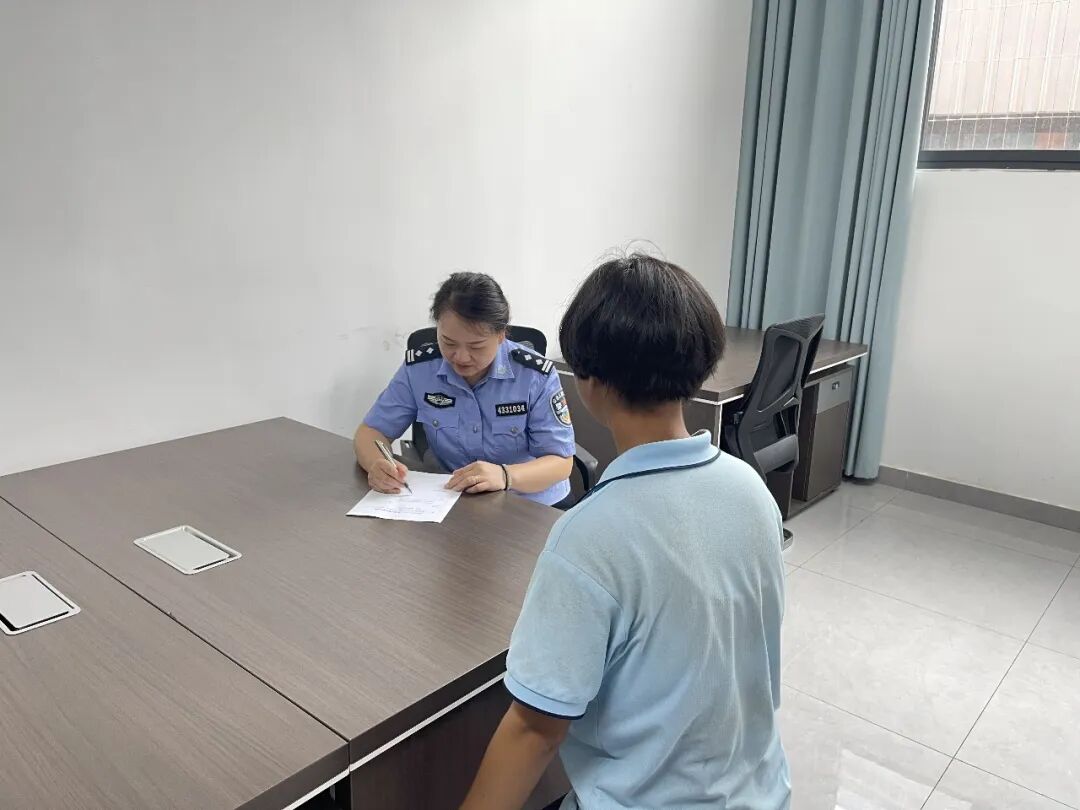 藏蓝护青苗 温情引归途