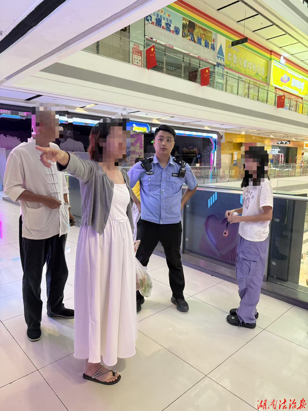 【强治理 护民安 促发展】误会警情暖心化解！花垣公安温情履职获游客锦旗致谢