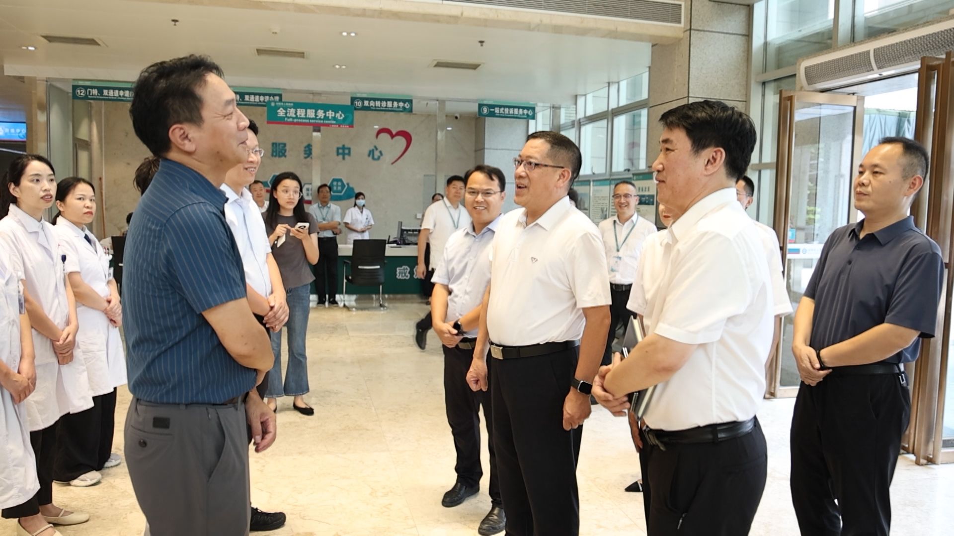 祁阳：蒋崇华、向子顺走访慰问一线医务工作者 全力营造尊崇医者、关爱医者的浓厚社会氛围