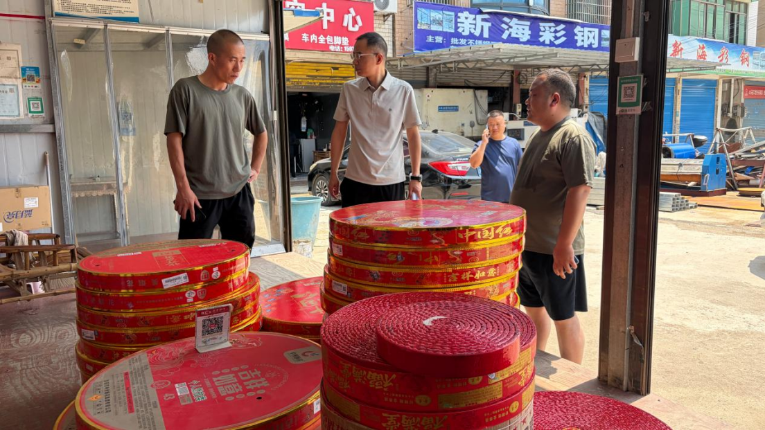 新化县上渡街道：联合执法查扣21件违规鞭炮，以“零容忍”筑牢安全防线