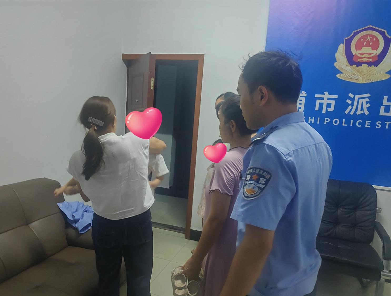 【强治理 护民安 促发展】孩童夜间走失滞留店铺 民警暖心救助筑牢平安防线