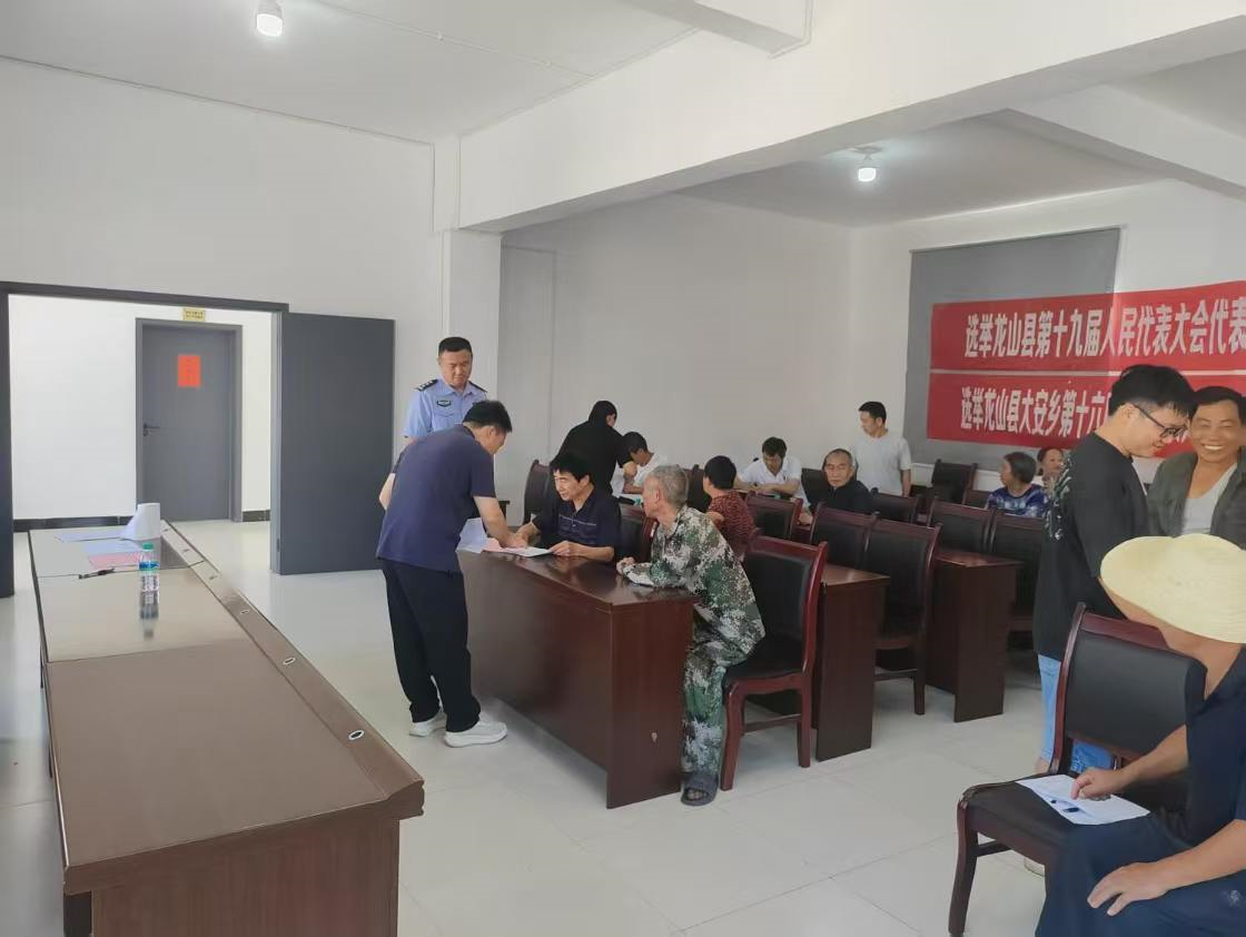 【强治理 护民安】夏季宣传不停歇 交通安全“警”相随——龙山县公安局大安派出所扎实开展夏季交通安全宣传活动
