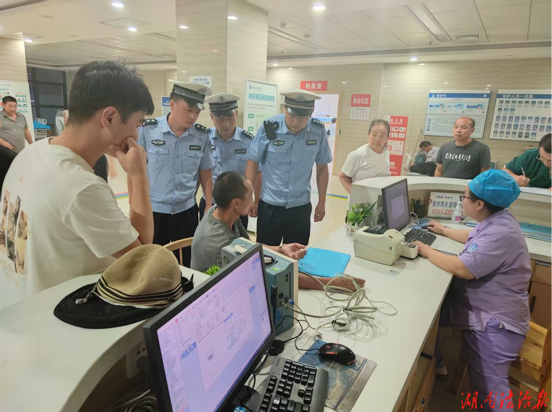 【强治理 护民安】毒蛇咬伤危及生命 龙山交警开辟绿色通道紧急护送伤者就医