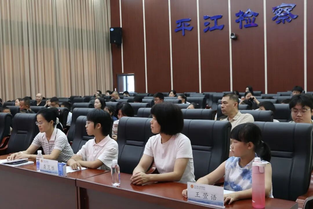 用爱托举少年梦，  这场表彰会是专属他们的开学礼物
