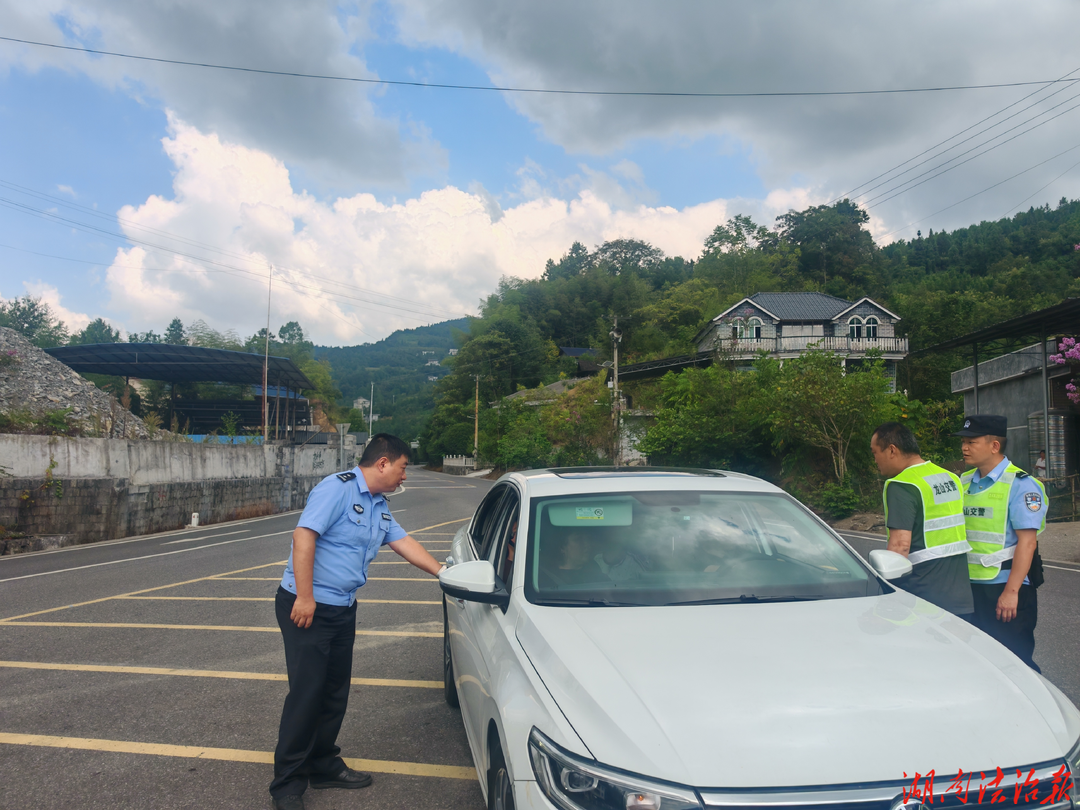 【强治理 护民安】龙山县公安局红岩溪派出所积极应对车流激增　全力守护出行安全