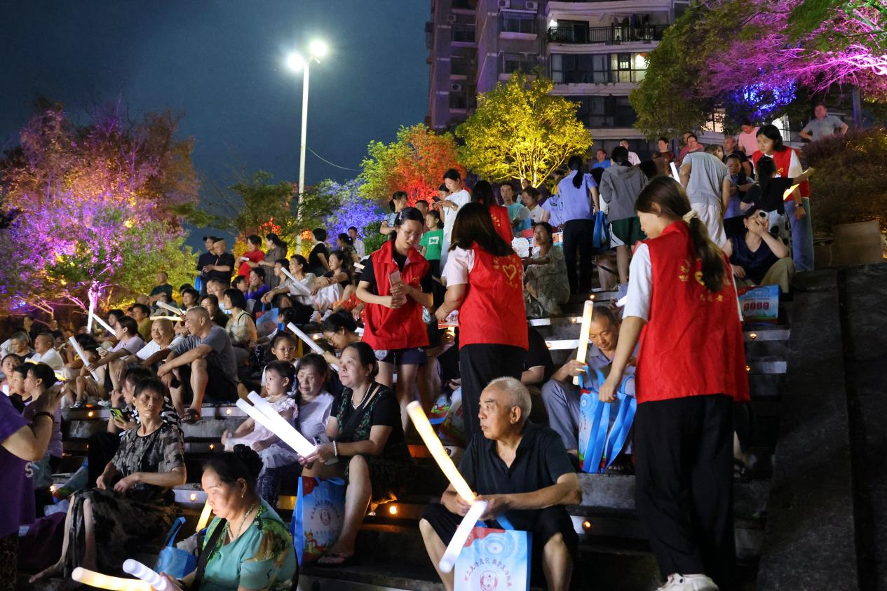 烟火夜色有法度 精准普法暖民心——通道县司法局激活夜间普法新场景