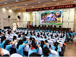 “开学第一课” 交警蜀黍送来“安全大礼包”