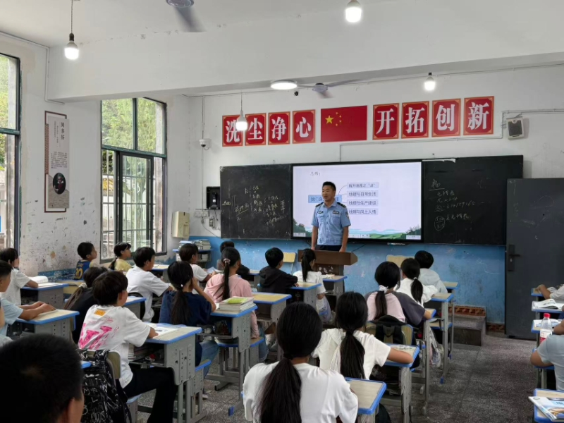 【强治理 护民安】开学护航守平安 龙山县洗洛派出所细致排查筑牢校园安全防线