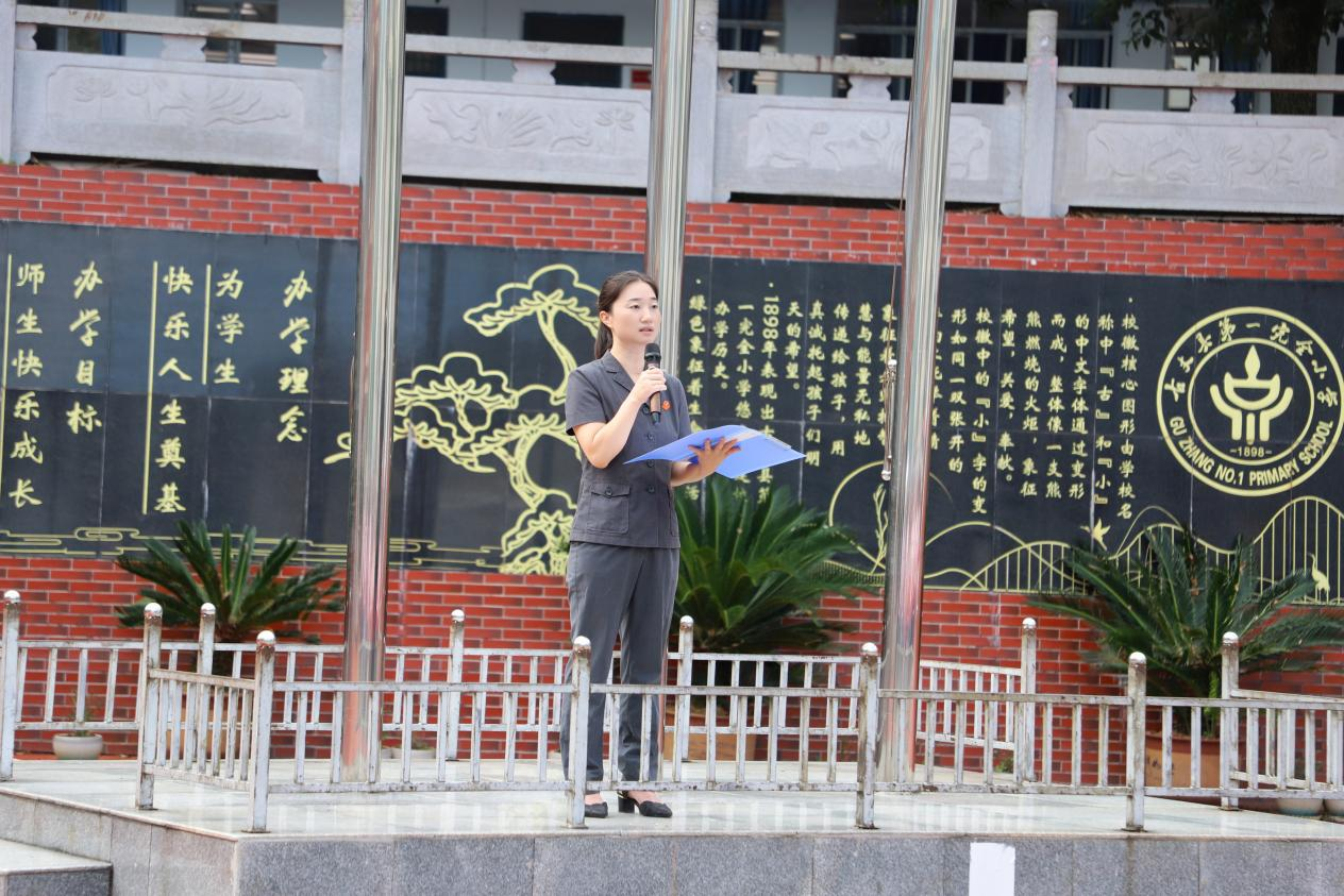 播法治种子 树法治信仰 ——古丈法院开展开学第一课“送法进校园”活动
