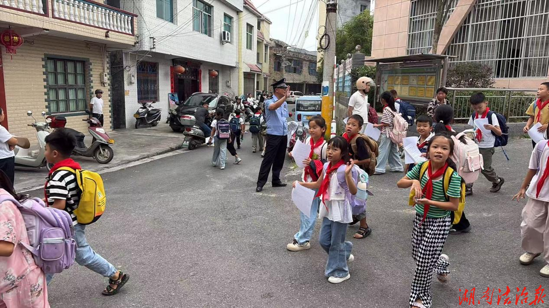【强治理护民安】龙山县公安局石羔派出所：站好“护学岗” 撑起“平安伞”