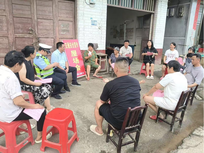 涟源市桥头河镇：“两站两员”织密交通安全网，多维发力筑牢平安出行路