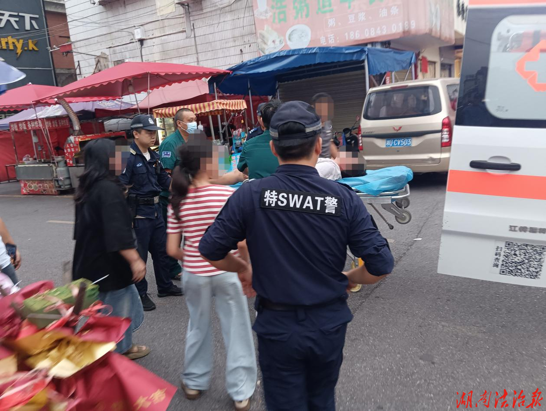 【强治理 护民安 促发展】突发疾病倒地！花垣公安火速救助，暖心守护群众生命