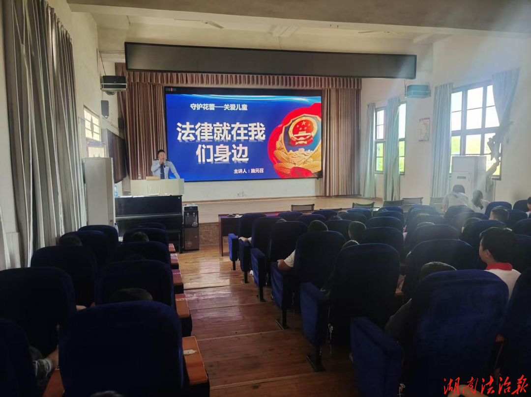 【强治理 护民安 促发展】多警联动进校园 花垣公安筑牢秋季平安校园防线
