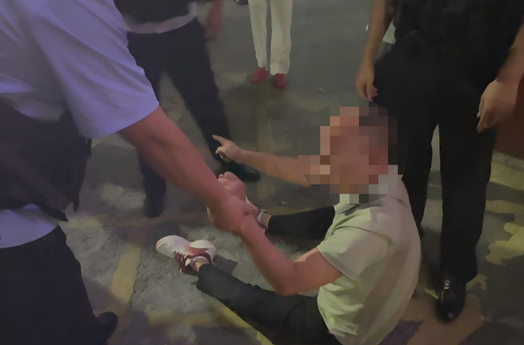 零容忍！男子酒后妨害公务被拘