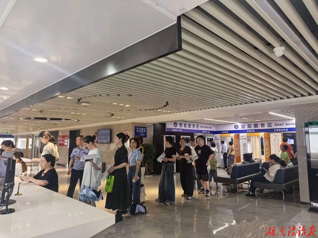 从 “能办” 到 “好办快办暖心办”  张家界公安出入境答好旅游城市便民服务卷