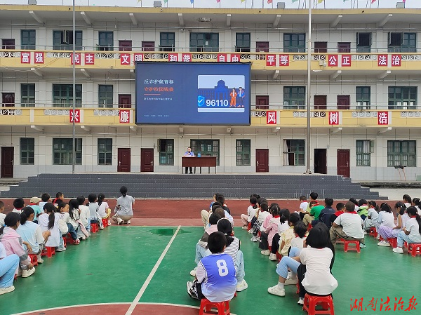 保靖公安：法治宣讲走进校园，为青少年成长筑牢安全防护网