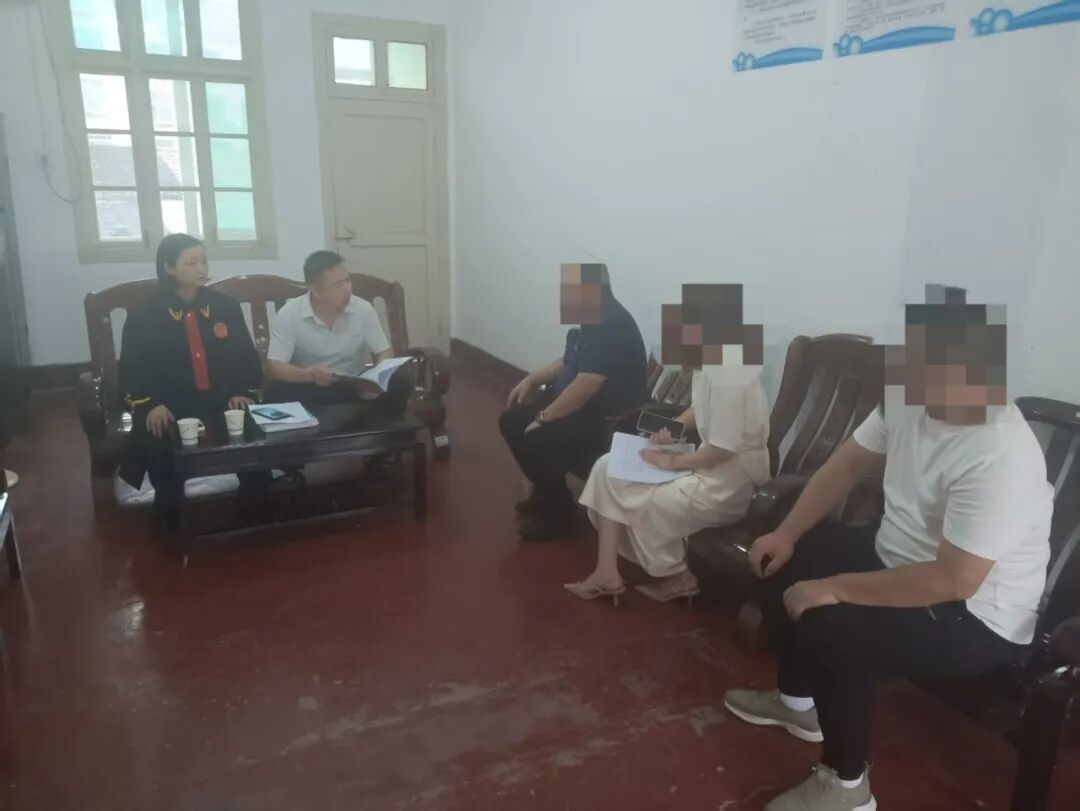 庭村联动解彩礼纷争 司法引领树婚嫁新风  安化法院云台法庭高效化解一起彩礼纠纷