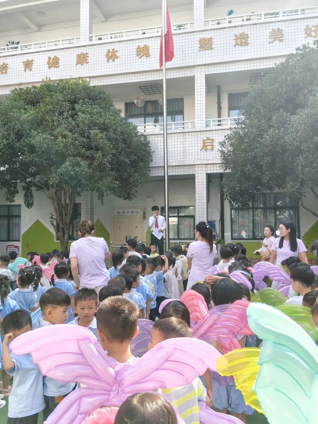 临武法院诉讼服务中心开展送法入园活动