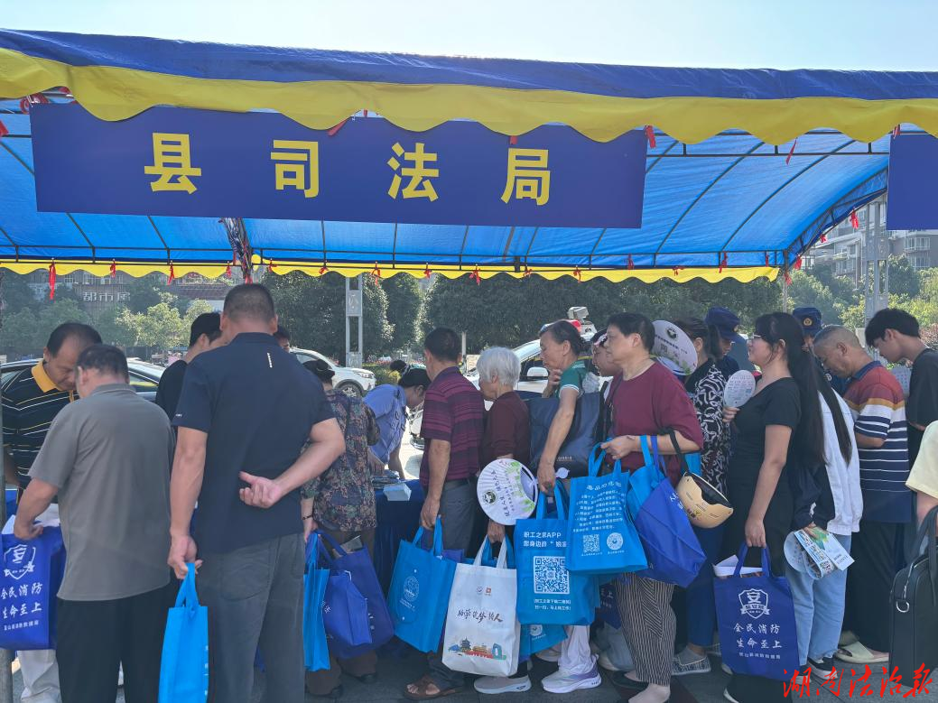 法治点亮科学之光  蓝山县司法局开展全国科普月《法治宣传教育法》宣传活动