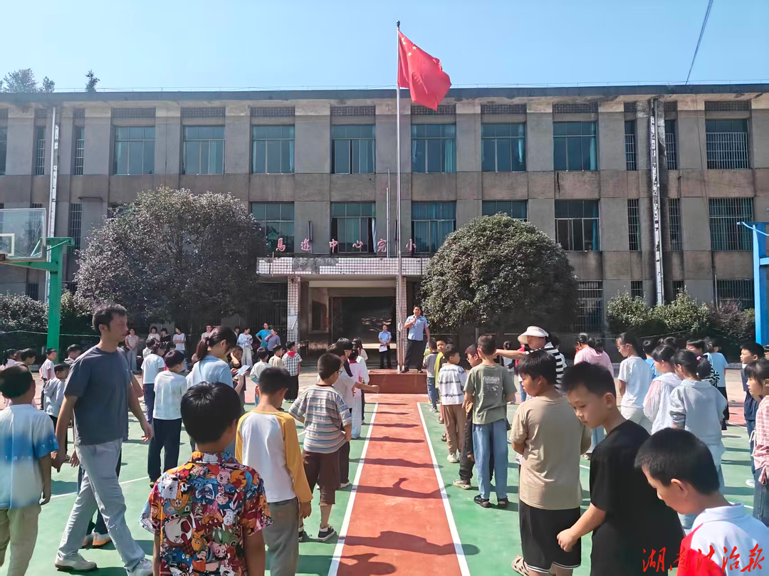 法治护航新学期--东湖镇开展“开学第一课”全覆盖法治宣讲活动