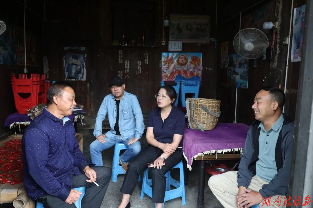 中方县法院到龙场村开展结对帮扶走访活动