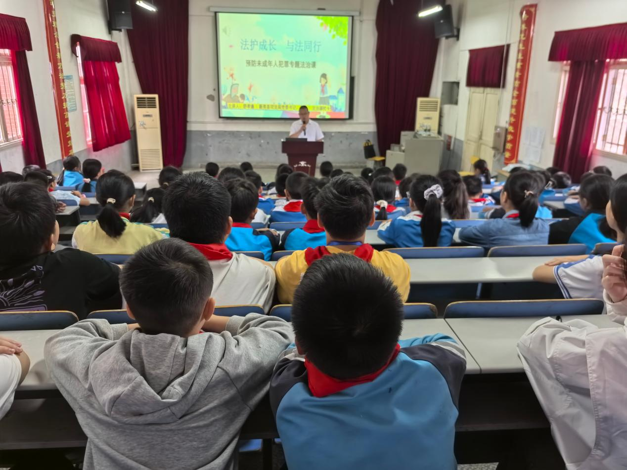 法治副校长进校园  普法护航助成长  新晃县司法局走进兴隆小学开展法治教育