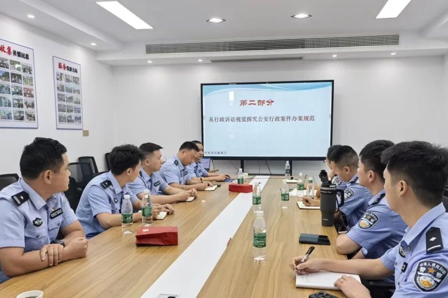 桑植公安：送教上门淬精兵 规范执法护平安