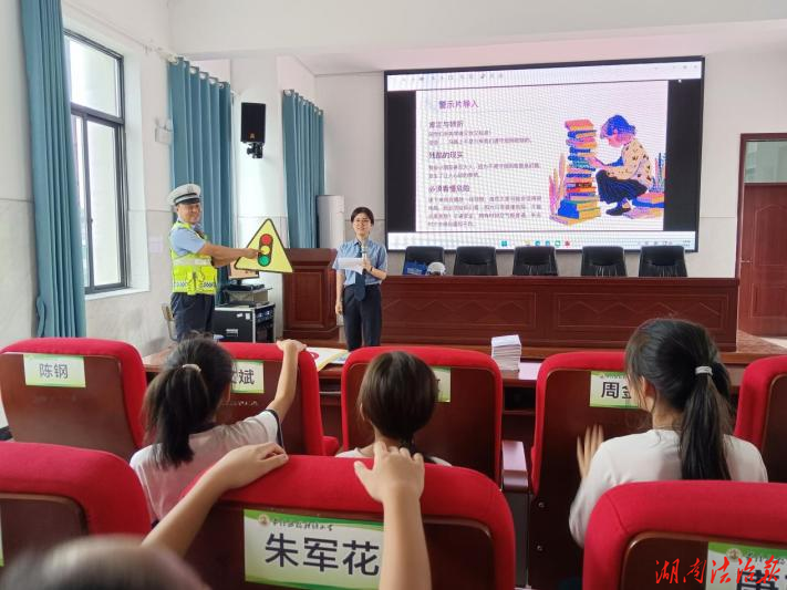 利剑护蕾  安全“童”行 ——零陵区人民检察院联合区交管大队开展“安全出行，平安回家”主题送法活动
