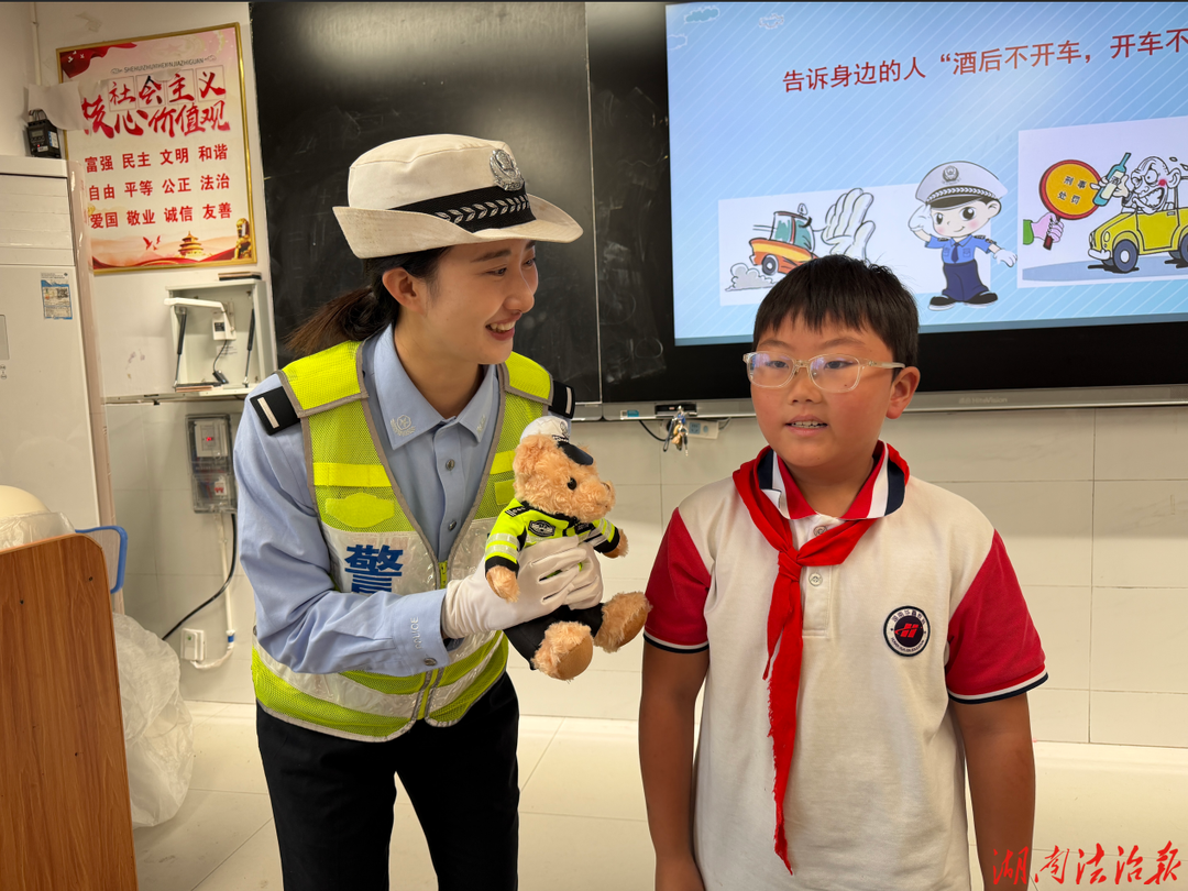 【强治理 护民安 促发展】交通安全进校园 文明出行伴成长｜花垣公安交警走进华鑫学校开展宣教活动