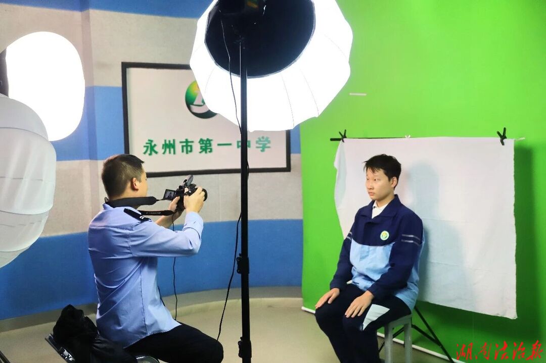 零陵公安流动窗口“搬”进校园 为学子办好“人生第一证”